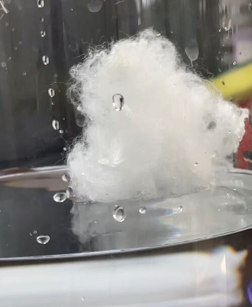 Последние новости компании о Что такое водоотталкивающие волокна? В каких ситуациях это может быть применимо?