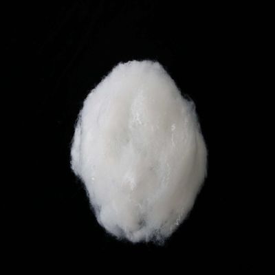 Купить Переработанные огнеупорные волокна 15D Переработанные белые волокна ПФВ для плюшевых игрушек онлайн изготовление