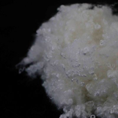 Хорошая цена. Нефлуоресцентные нетоксичные полиэстерные стреплевые волокна 3D × 25 мм Чистое белое ПСФ для наполнения онлайн