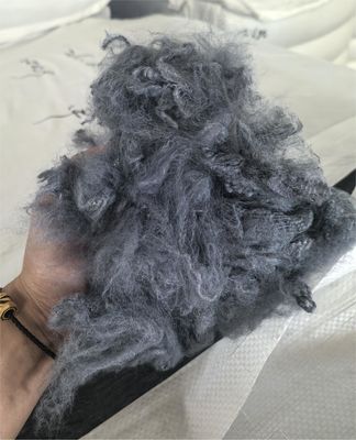 Хорошая цена. Переработанные полиэстерные стейпл волокна 2,5D 51 мм темно-серое низкое поглощение влаги онлайн