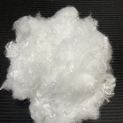 Хорошая цена. 1.67D × 38mm Премиум треугольное профильное нейтровое волокно с отличным блеском для пряжи и ткани онлайн